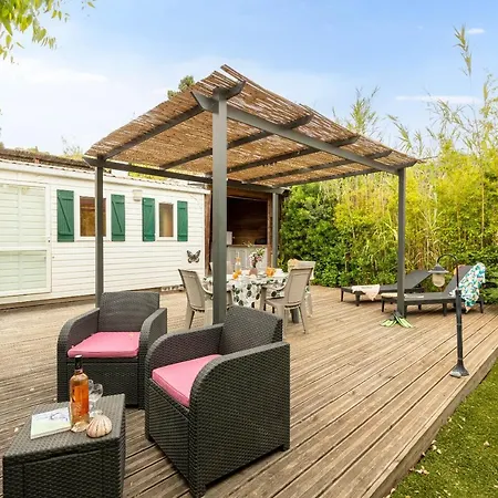 L'eucalyptus, Mobil-home Avec Exterieur Spacieux A Quelques Metres De La Hyeres
