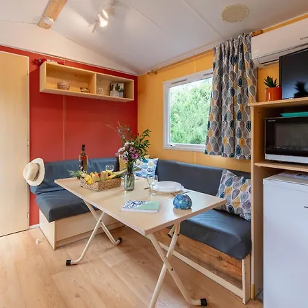 Holiday home L'eucalyptus, Mobil-home Avec Exterieur Spacieux A Quelques Metres De La *