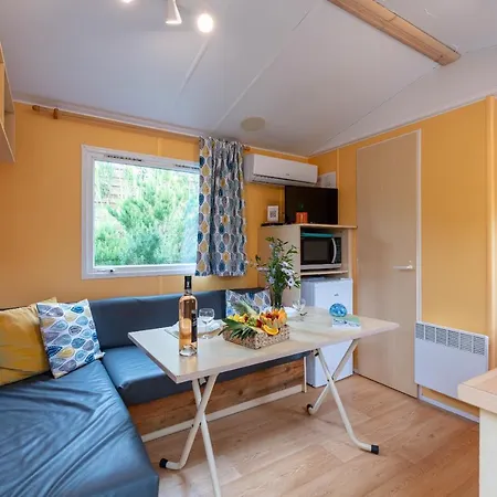 L'eucalyptus, Mobil-home Avec Exterieur Spacieux A Quelques Metres De La Hyeres