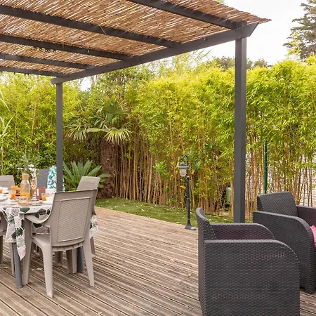 Holiday home L'eucalyptus, Mobil-home Avec Exterieur Spacieux A Quelques Metres De La