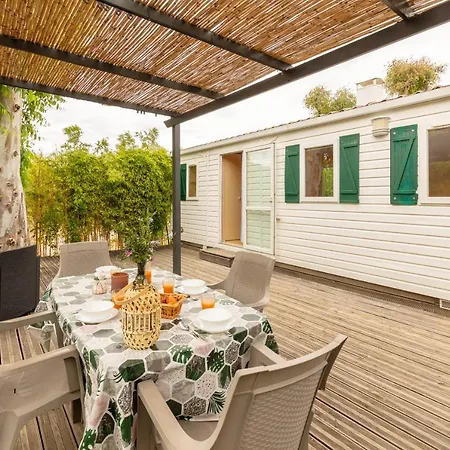 Holiday home L'eucalyptus, Mobil-home Avec Exterieur Spacieux A Quelques Metres De La Hyeres