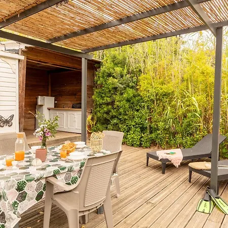 Holiday home L'eucalyptus, Mobil-home Avec Exterieur Spacieux A Quelques Metres De La Hyeres